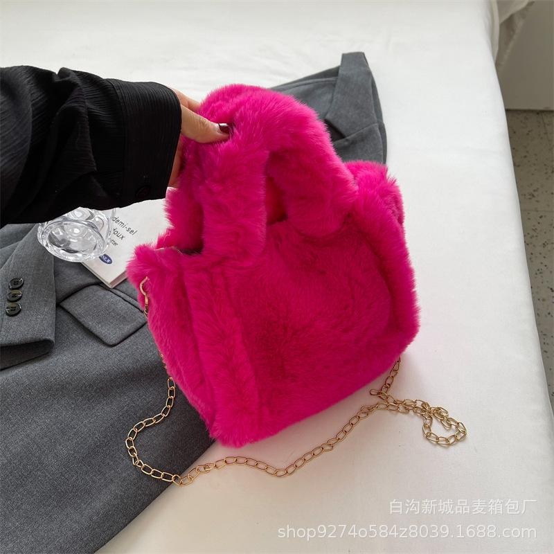 Fashion Popular Portable Fluffy Small Bag Women's 2025 New Autumn and Winter Plush Shoulder Bag Foreign Style Chain Messenger Bag