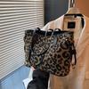 Ретро сумка женская большой вместимости новая сумка-тоут на плечо с леопардовым принтом повседневная универсальная сумка для通勤