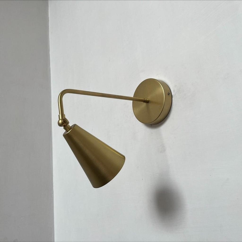 Набор из 2 абажуров в форме конуса, старинная латунная настенная лампа, настенный светильник для туалетного столика, светильник для ванной комнаты, крепление для 1 настенного светильника