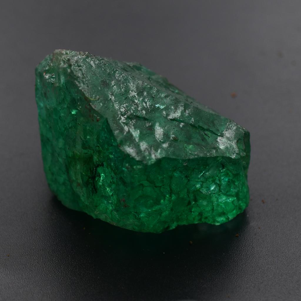 Natural Green Emerald Loose Gemstone Rough 449.85 ct for Lapidary and Gem Collections