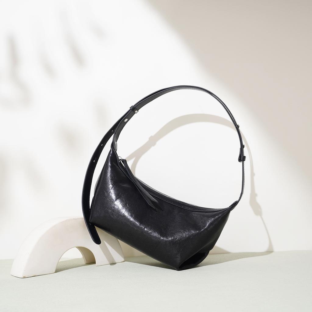 2025 new niche design stylish simple retro messenger bag premium commuter bag versatile shoulder underarm bag