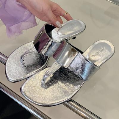 Модные летние сексуальные тонкие шлепанцы на высоком каблуке с клипсой для пальца, женские модные шлепанцы с металлическим декором, сандалии-слайды, лаконичные нескользящие пляжные шлепанцы