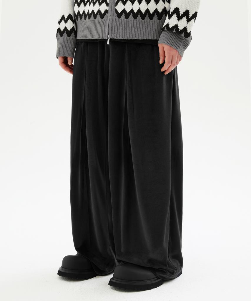 TRILLION Velvet Inverted Tuck Wide Pants [Black]