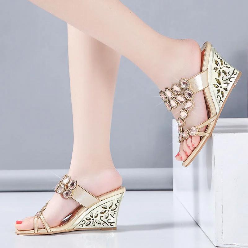 Мода 2024 года, новые летние модные туфли, элегантные туфли на танкетке с цветочным узором и стразами, кожаные нескользящие женские сандалии на танкетке с кристаллами