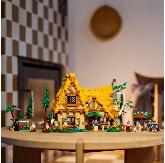 LEGO Disney 43242 Домик Белоснежки и семи гномов