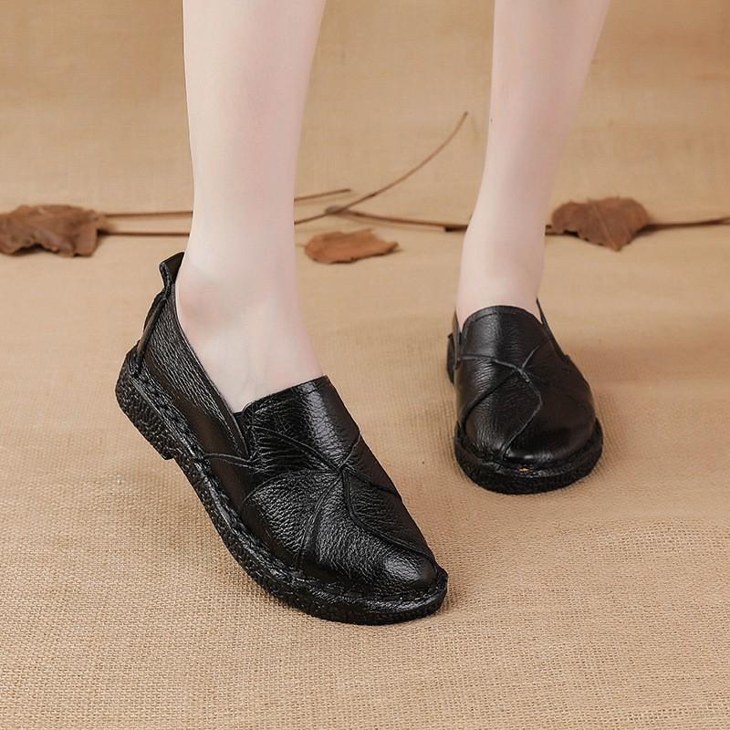 New Flat-soled Women's Shoes Leather Casual Color Matching Women's Single Shoes Medium and Large Size Shoes