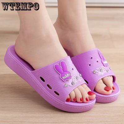 Женские домашние тапочки с героями мультфильмов, милые и простые повседневные стильные нескользящие тапочки для ванной комнаты на мягкой подошве, летние