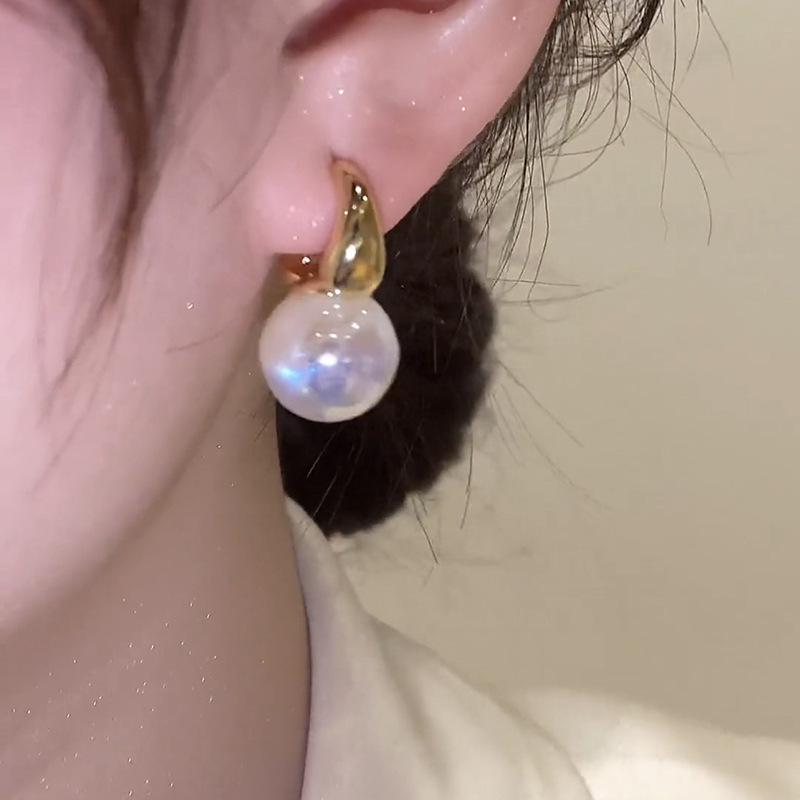 Серьги-каффы «Русалочка с жемчугом»: Французский нишевый дизайн, женские ретро-серьги в стиле легкой роскоши