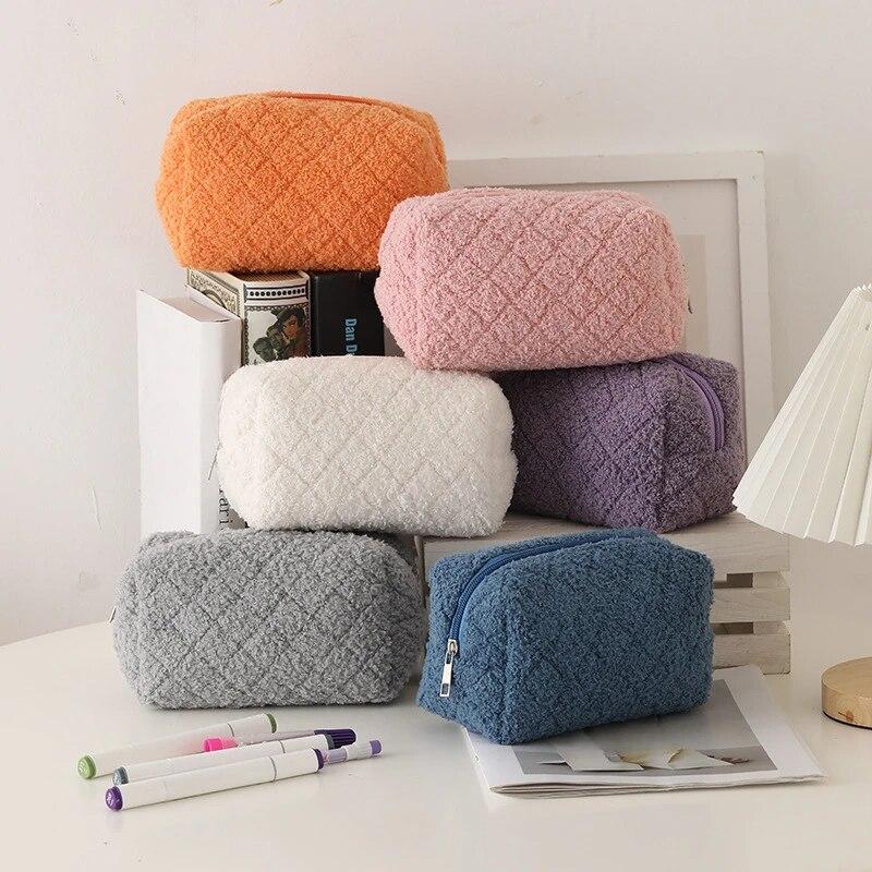 Japanese Simple and Cute High-value Large-capacity Pencil Case Girl Junior High School Students Stationery Box Plush Pencil Case
