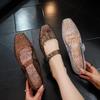 Прозрачные гелевые эластичные босоножки Мэри Джейн - Дышащие, удобные, на плоской подошве и универсальные, с кристальным носком.