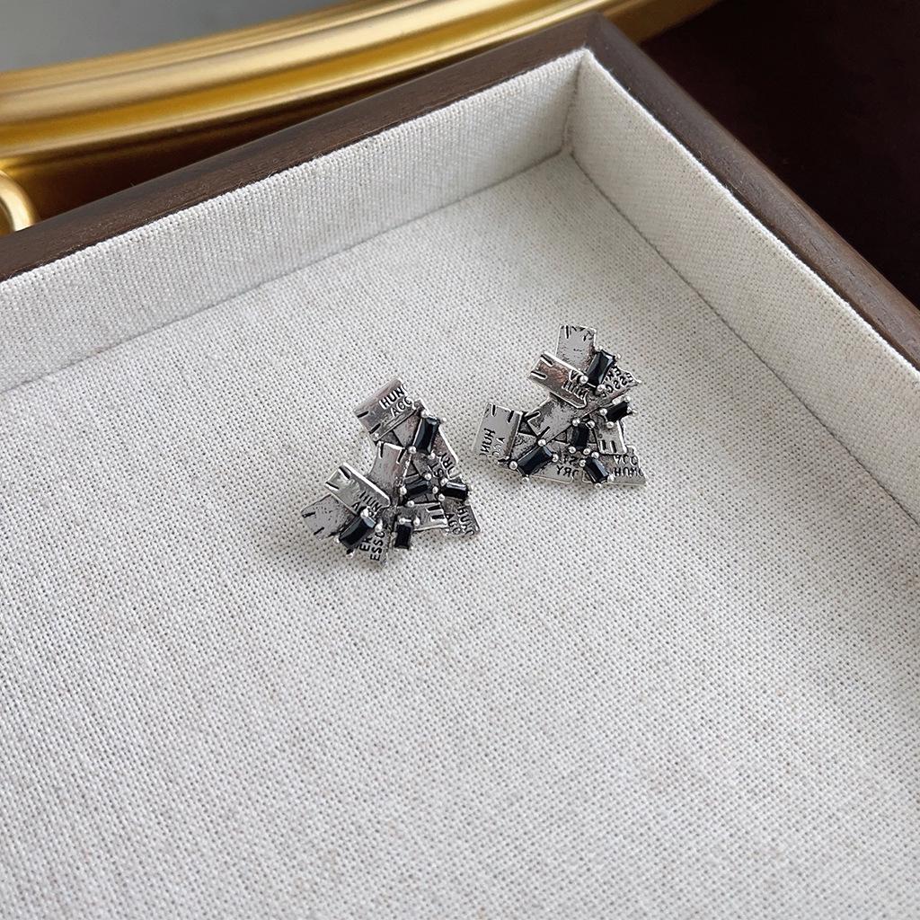 Винтажные геометрические серьги с жемчугом для женщин - Ретро стиль Гонконга, Легкая роскошь, Ощущение высокого класса