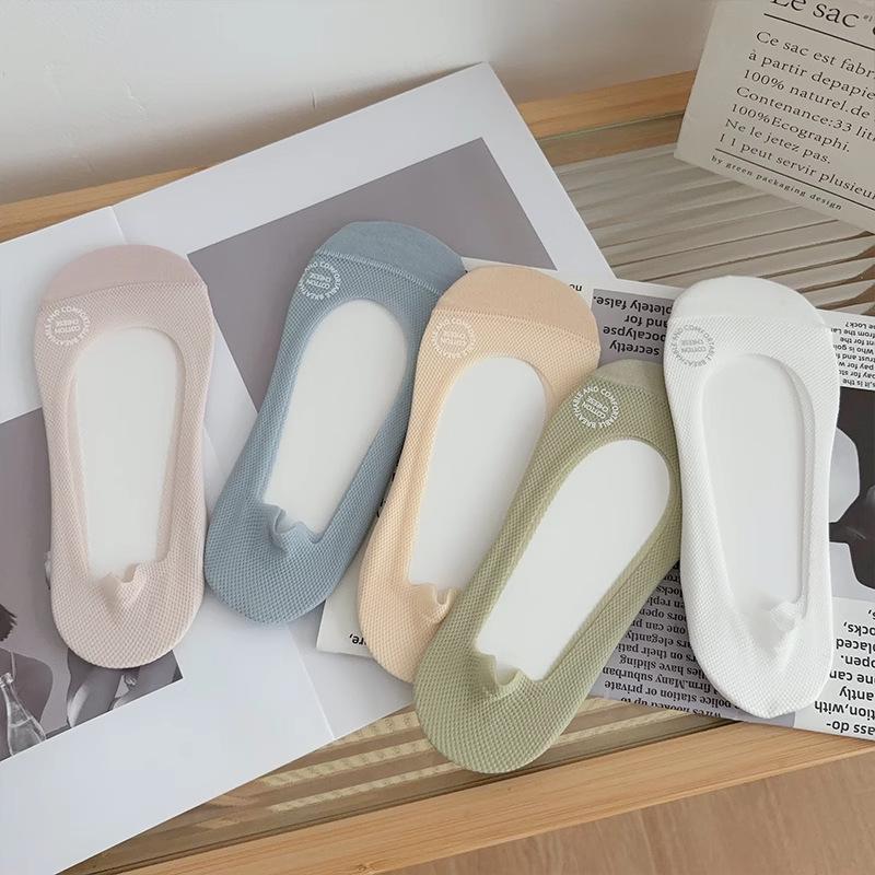 Ice Silk Women's Non-Slip No Show Boat Socks - Thin Summer Cotton Sole, Low Cut & Invisible