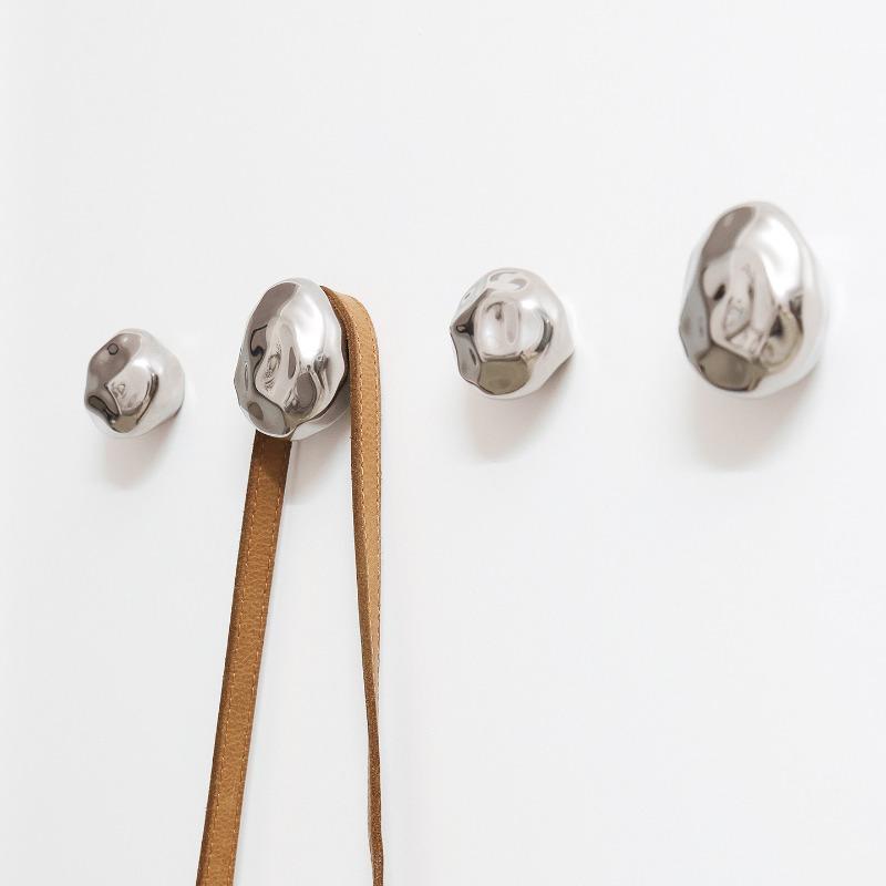 Creative Silver Hammered Stone Wall Hook Decorative Mount No-Drill Irregular Stone-Shaped Ceramic Hook Living Room Bedroom Decor