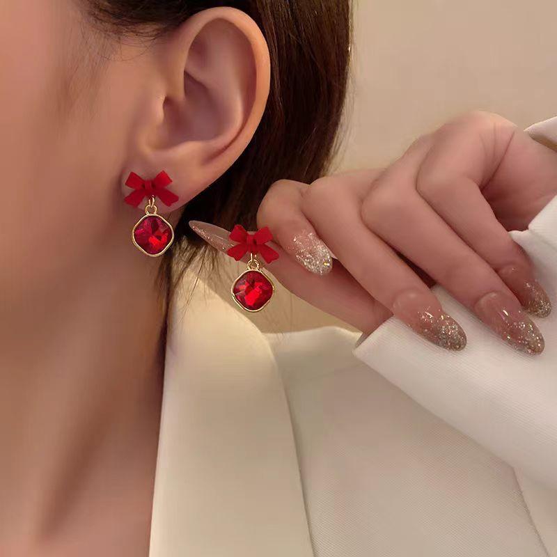 Серьги-гвоздики с бантиками Super Flash Crystal Niche Design Sense Light Luxury Earrings S925 Silver Needle Gentle Earrings