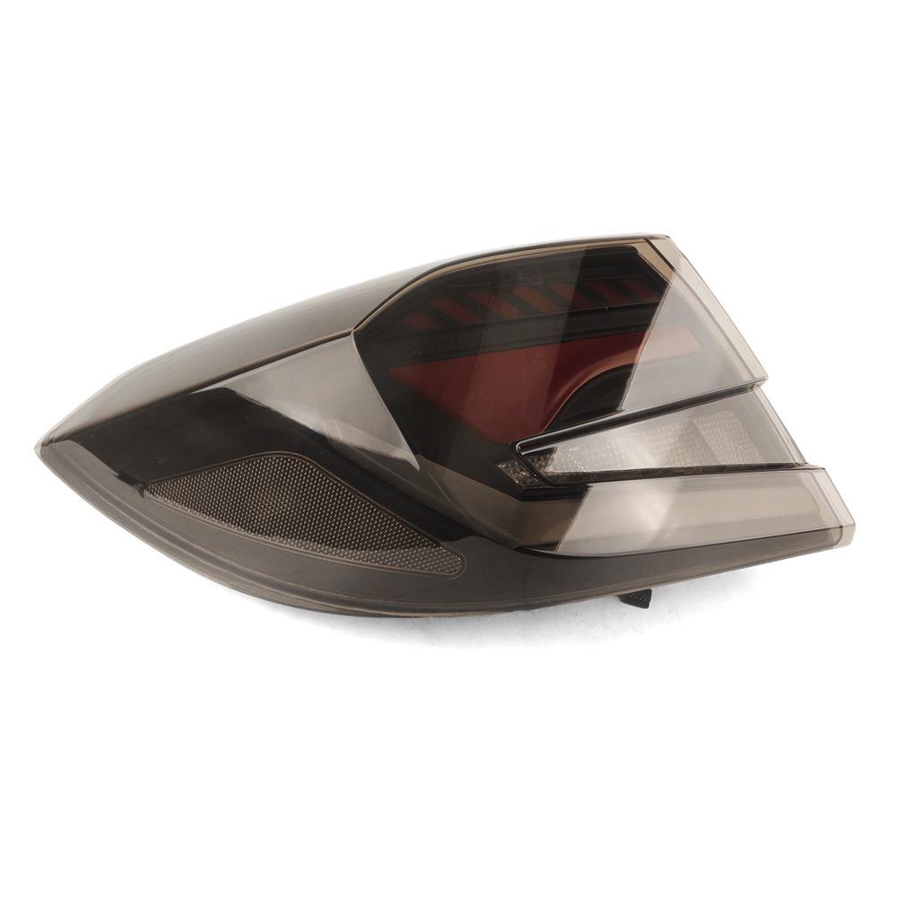 Honda Accord (2018-2022 гг.) Задний фонарь в сборе: Современный стиль с ДХО в виде скачущей лошади и последовательными указателями поворота.