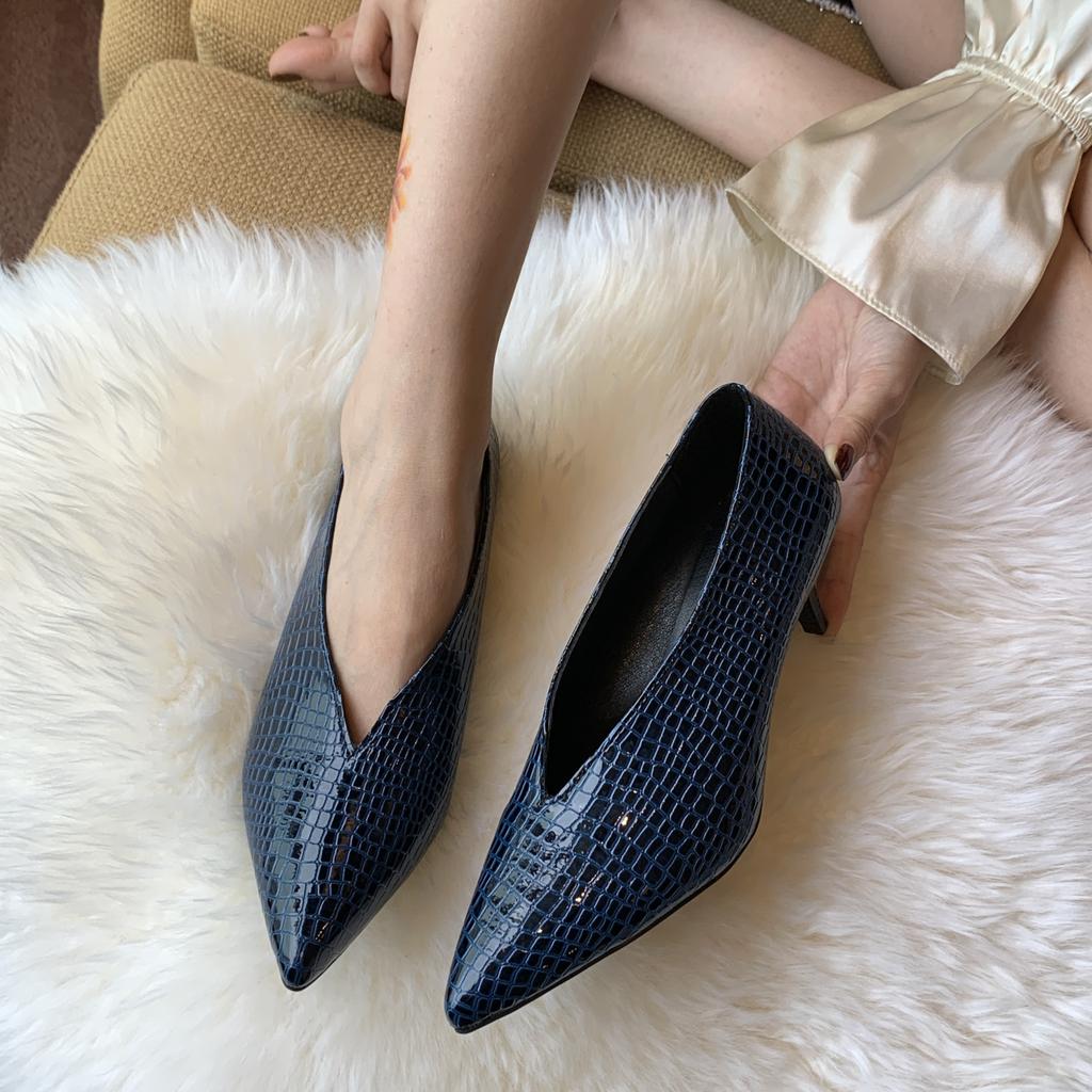 Мода заостренный носок V-образный вырез лакированные ботильоны женские шпильки 2024 осень новые сапоги с рисунком змеиной кожи тонкие кожаные сапоги