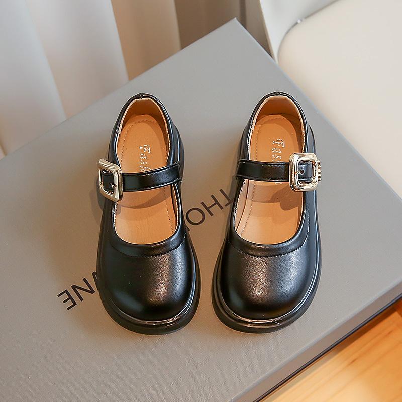 2024 Новые кожаные туфли для девочек, неглубокие, универсальные, мягкие, весенние, элегантные, принцессные туфли, простые, нескользящие, детские мокасины с круглым носком и пряжкой