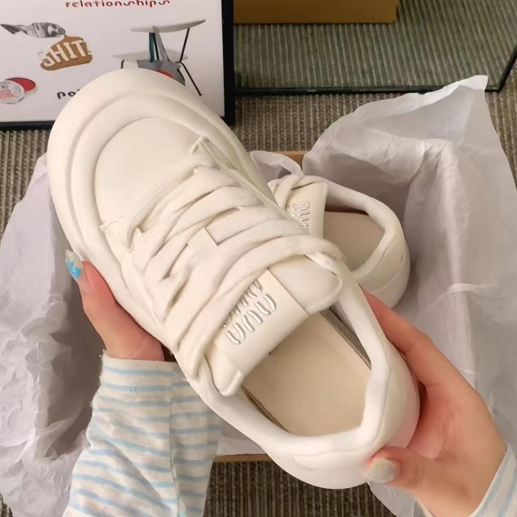 Толстая подошва кекса, увеличивающая рост, спортивная большая голова хлеба маленькие белые туфли детские 2025 весна и осень новые популярные повседневные кроссовки