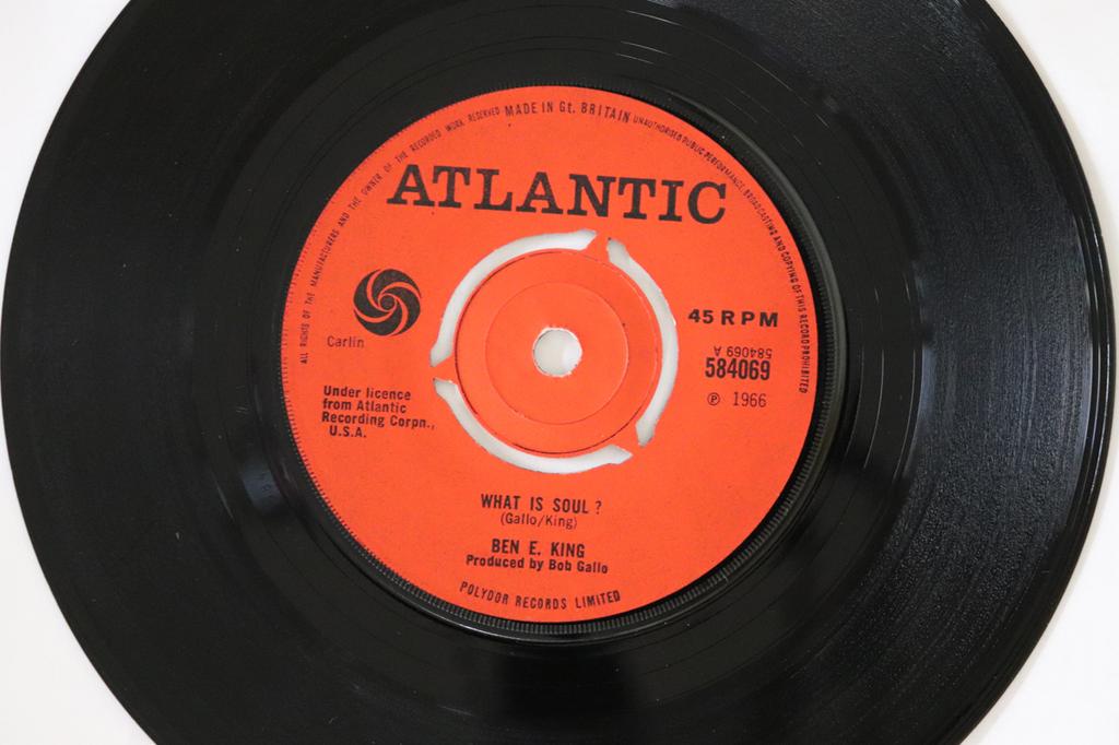 7-дюймовая пластинка BEN E. KING - Что такое душа? / Они Не Дают Мне Med 584069 Atlantic 1966 UK Соул/Фанк Б/У