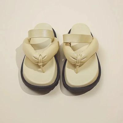 Модные шлепанцы-вьетнамки из искусственной кожи 2025 для женщин, новый стиль, с перемычкой между пальцами, на толстой подошве, женские тапочки, летние уличные шлепанцы Mujer