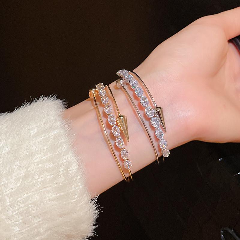 Gold Silver Zircon Hoop Hand Chain With Geometric Design For Fashion Accessories