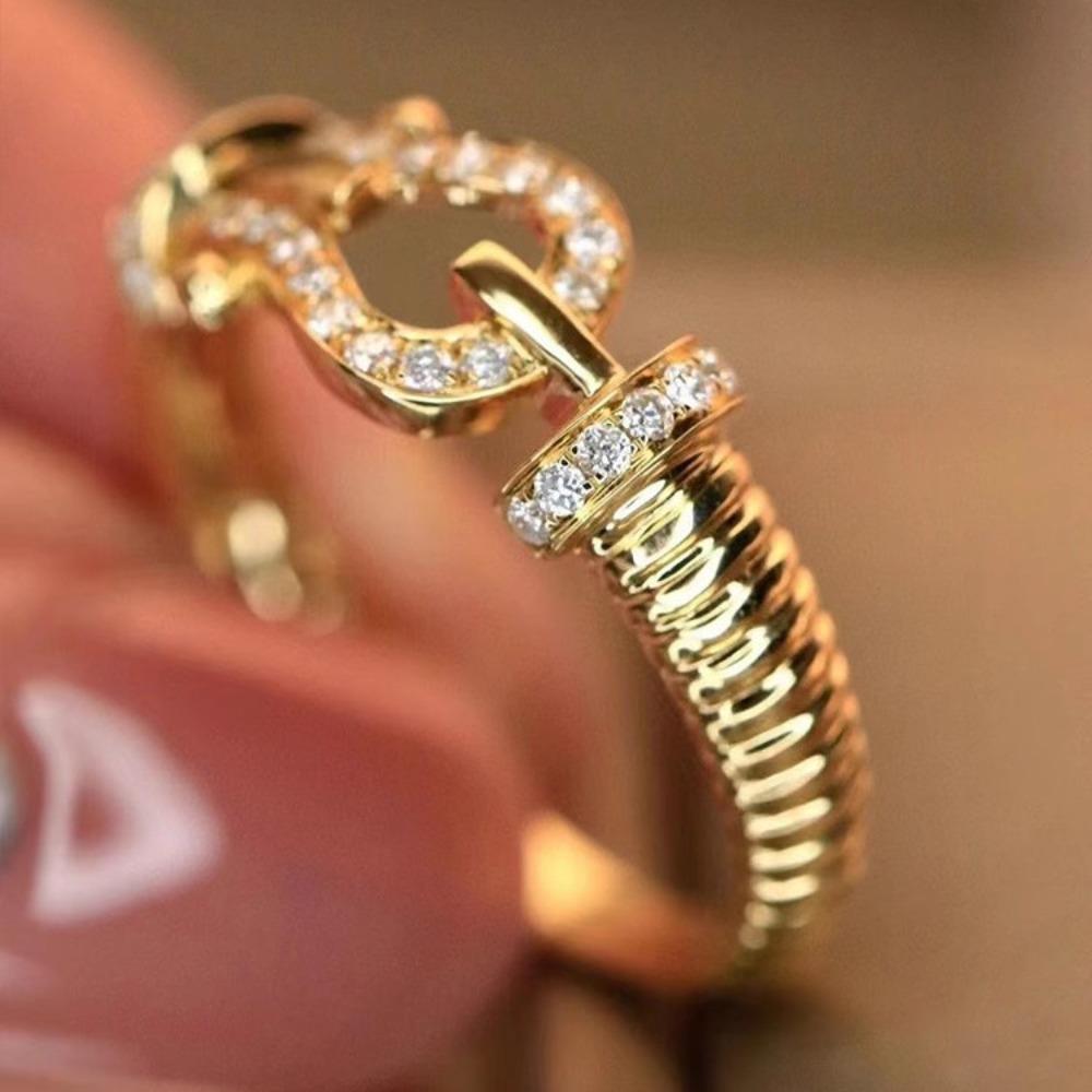 Luxury Womens Ring Diamond Horsehoe Twist Design Stylish Statement Jewelry Trendy Fashion Accessories for Women