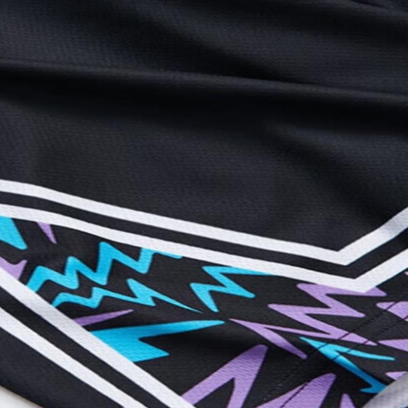 Under Armour Мужской спортивный комплект: майка с V-образным вырезом и принтом логотипа и баскетбольные шорты в полоску на эластичном поясе. Белый Черный 23500101-100-+-24500211-001