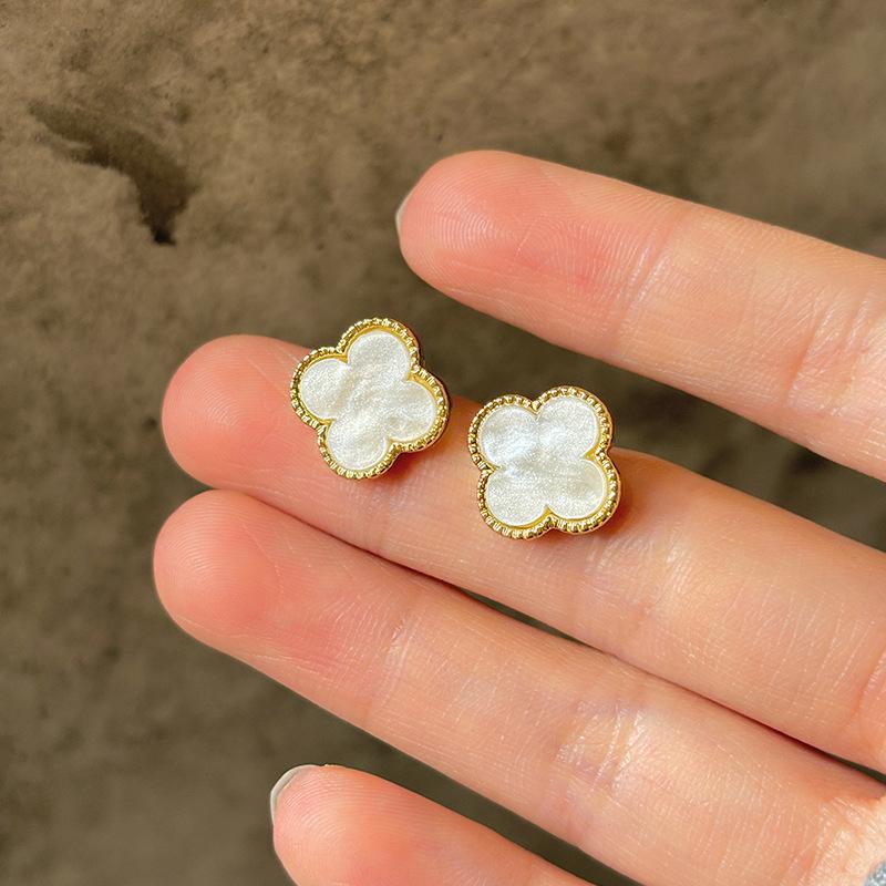 Четырехлистный клевер, маленькие ароматные серьги ветра, женские простые легкие роскошные серьги для пожилых людей, с чувством темперамента, уникальные универсальные серьги