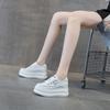 Маленький размер увеличение внутренней высоты женские туфли осень новые кожаные 7 толстая подошва маленький человек показывает длинные ноги повседневные белые туфли