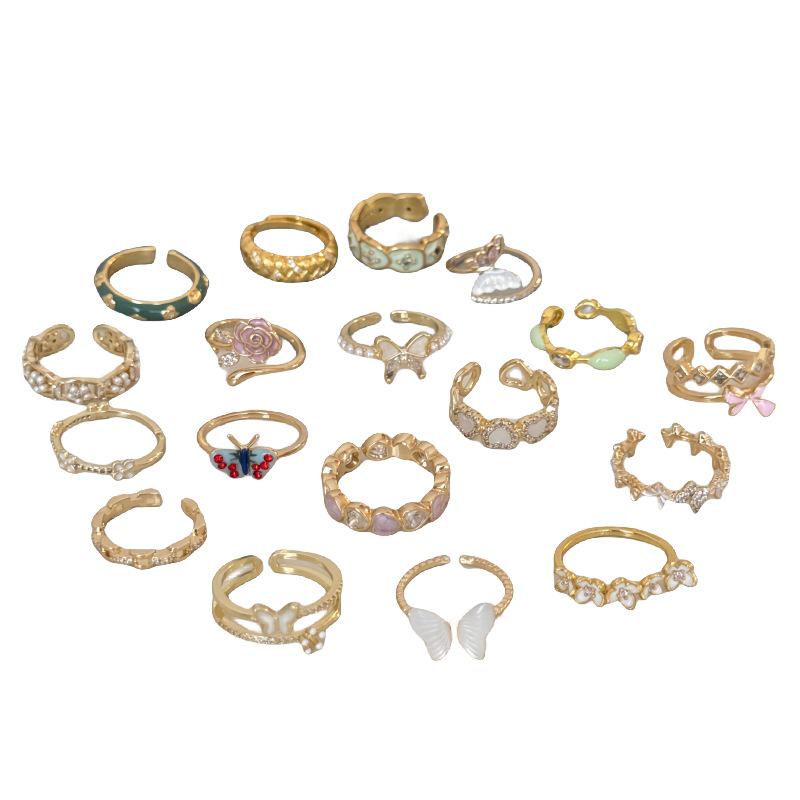 Эмаль, капельная глазурь, бабочка и перламутр, серебряное кольцо - элегантные, не тускнеющие женские украшения