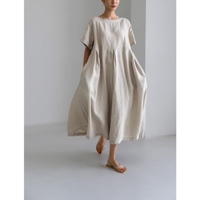 Платье выше колена с высокой талией. Повседневное платье-комбинация больших размеров.