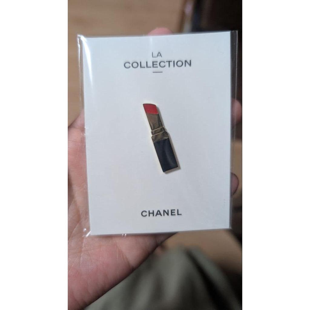Used Chanel pin badge