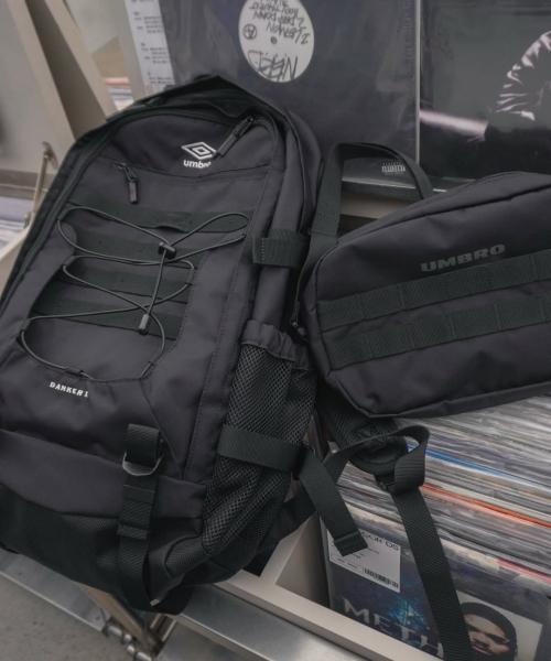 Рюкзак Umbro Danker X (Набор: Сумка через плечо 34 л и чехол для ноутбука) Черный Ur123Cbp17