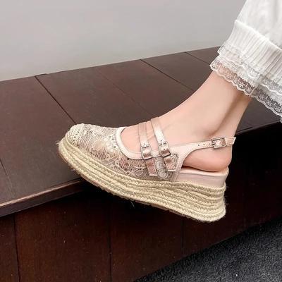 Модная женская обувь 2025 Лето Новые кружевные сетчатые женские сандалии Ремешок с пряжкой Танкетка Закрытый носок Повседневные брендовые сандалии на платформе и каблуке