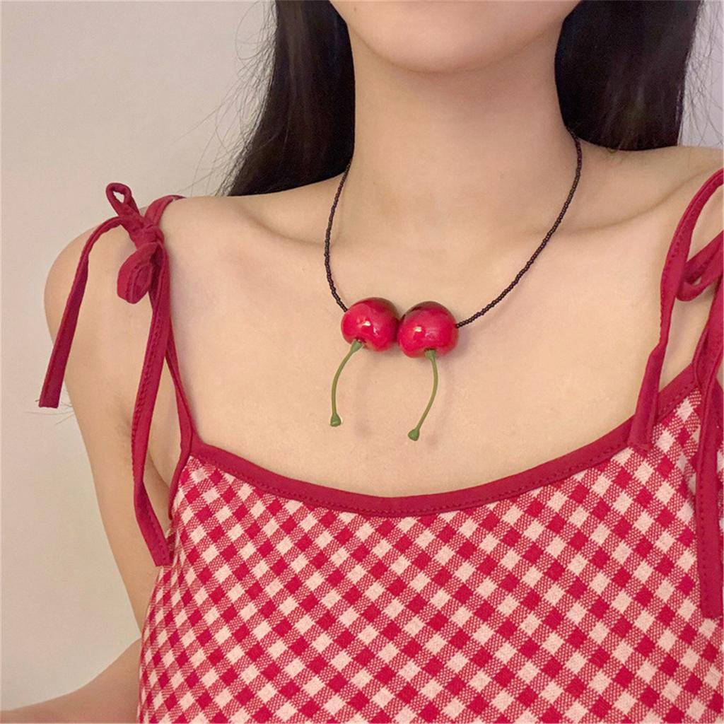 Ожерелье с подвеской в виде вишни, женское милое ожерелье, игривое ожерелье со стеклянной текстурой для повседневной носки или особых случаев
