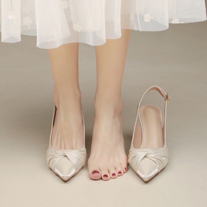 Сандалии для летней носки, женские Xiaoxiangfeng 2025, новые туфли на шпильке с острым носком, французские туфли на высоком каблуке с пряжкой в виде одного слова