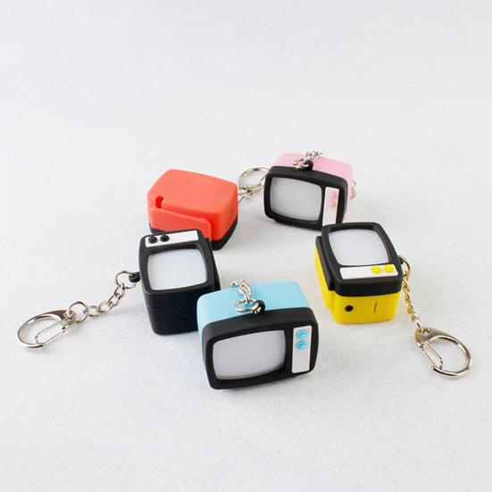 Ретро телевизор LED Брелок Мини-телевизор Подвеска со звуком и светом Брелок-подвеска для рюкзака для ночной видимости Веселые аксессуары