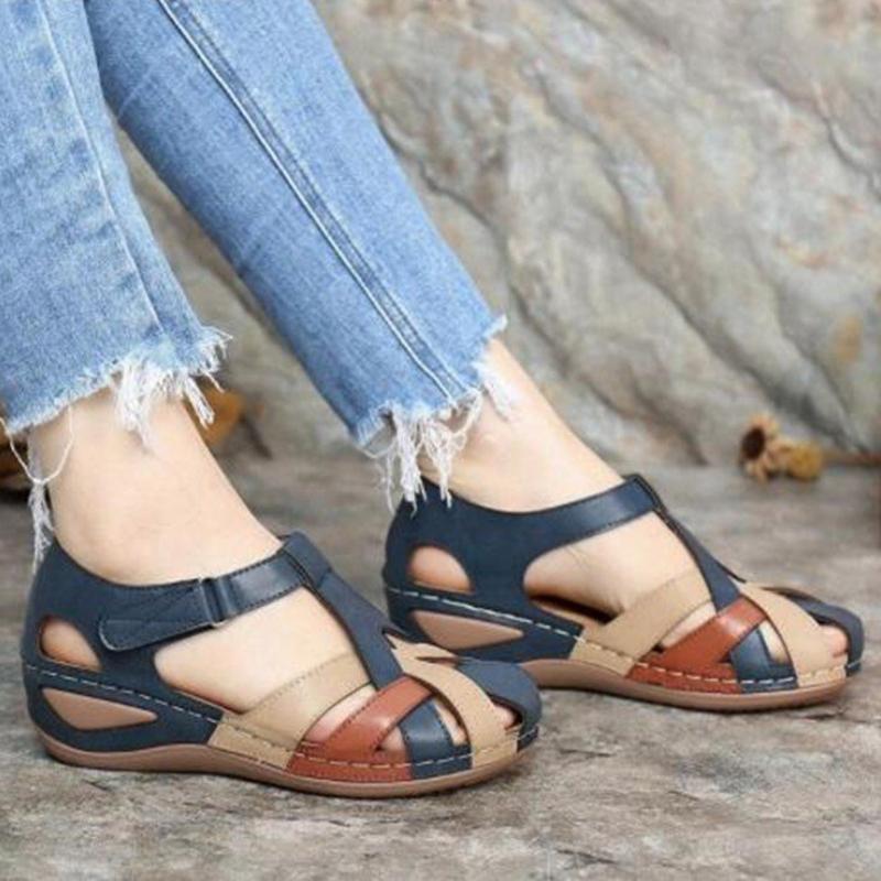 2024 Новые летние женские сандалии Baotou Flat Casual Shoes Slip-On Buckle Strap Sandals Color Block Women's Daily Comfort