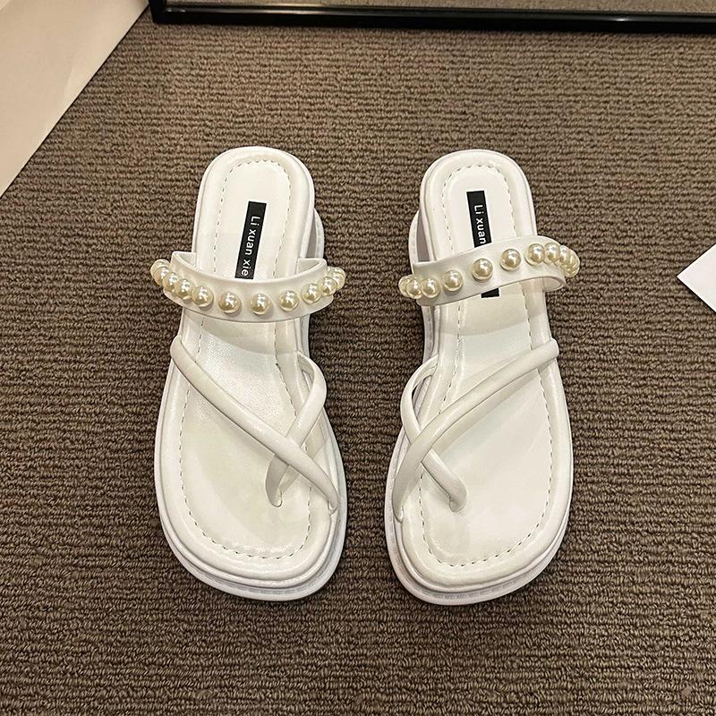 Французские тапочки с жемчужным носком женские 2024 новый стиль феи модные и удобные для отдыха на пляже ниша одно слово перетаскивание