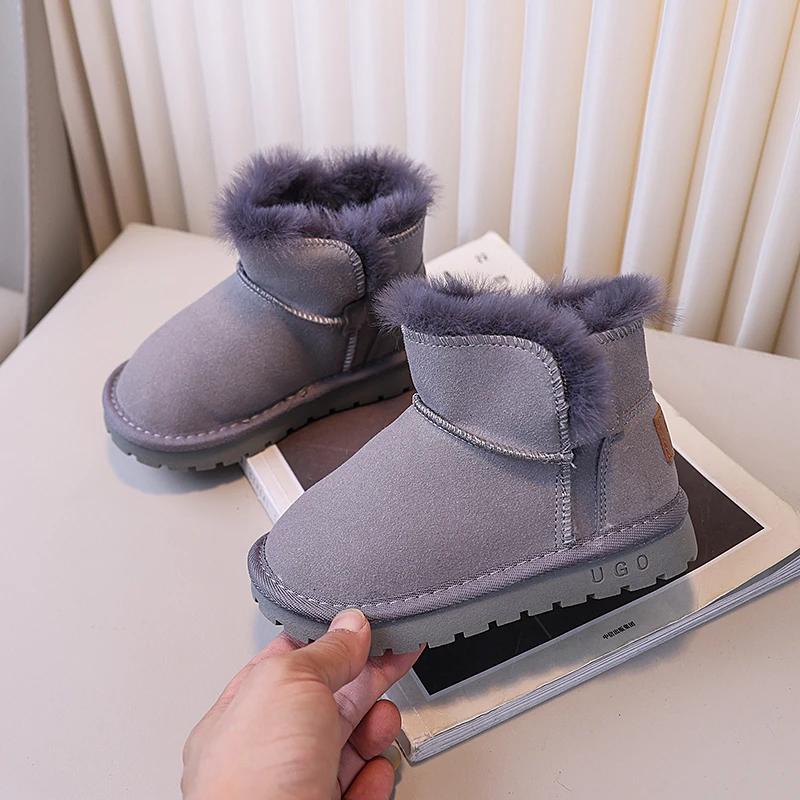 2024 Детские плюшевые теплые ботинки для девочек Зимняя новая мода Корейский стиль Мягкая подошва Противоскользящие Универсальные кожаные туфли