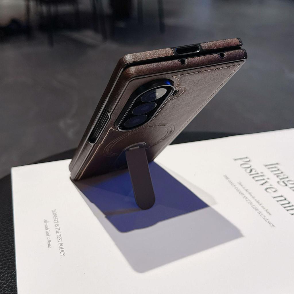 Чехол-книжка Samsung Z Fold7 с вращающейся на 360° подставкой и магнитной беспроводной зарядкой
