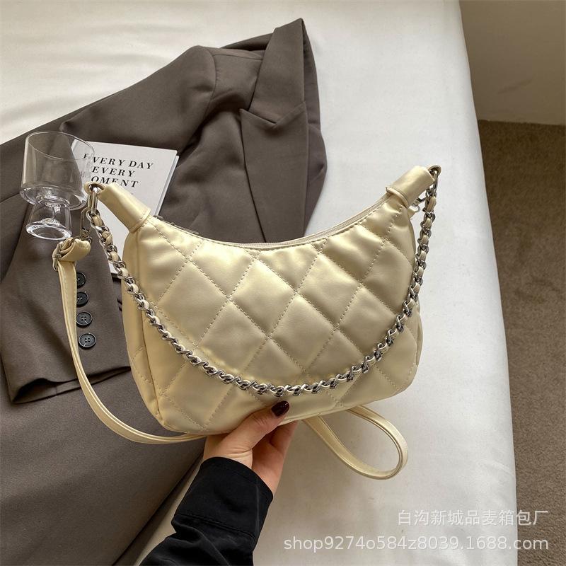 This Year's Popular Xiaoxiangfeng Rhombus Chain Underarm Small Bag for Women's 2025 New Foreign Style One-shoulder Messenger Small Bag