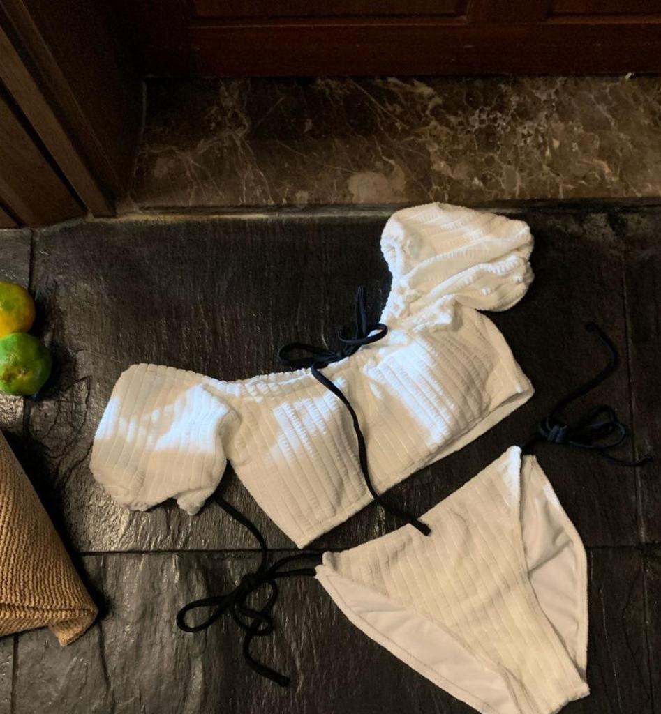 Женский однотонный купальник бикини с оборками на плечах - Сексуальный корейский стиль для отпуска