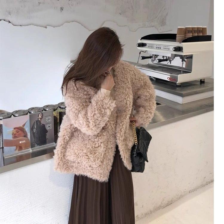Fashionable Oversized Sheepskin Coat for Women In Winter with Thickened Plush Pink Color