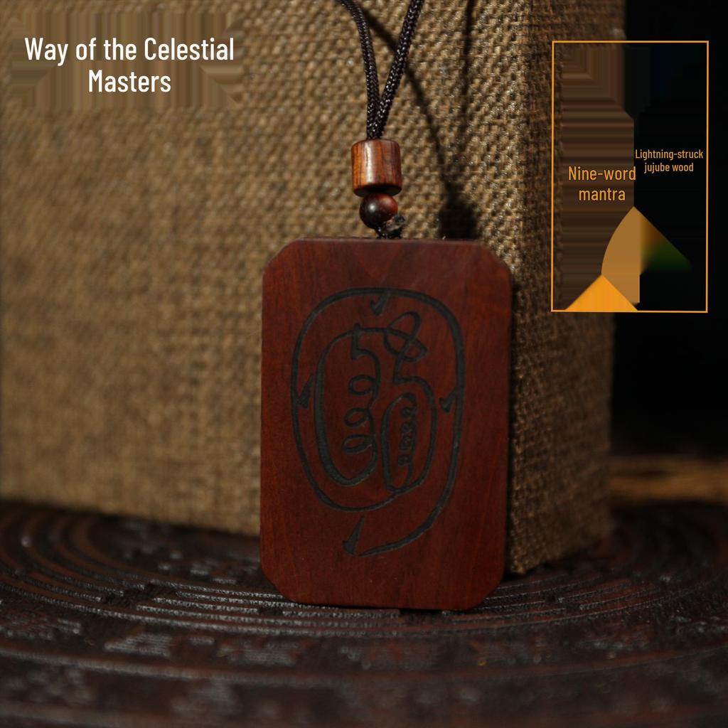 Подвеска-амулет мира с девятисложной мантрой из дерева зизифуса с горы Лунху - Даосское магическое украшение