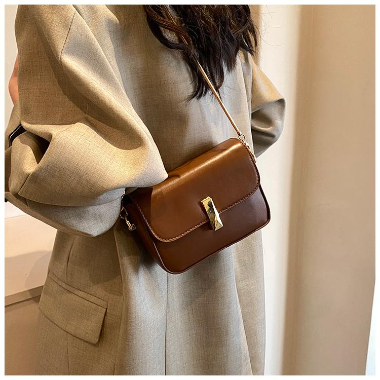 Модная маленькая квадратная сумка для женщин, летние новые универсальные сумки через плечо с цепочкой, текстурированные сумки из искусственной кожи на одно плечо под мышкой