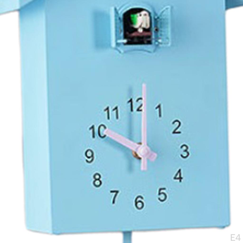 Часы с кукушкой, показывающие время, прикроватные