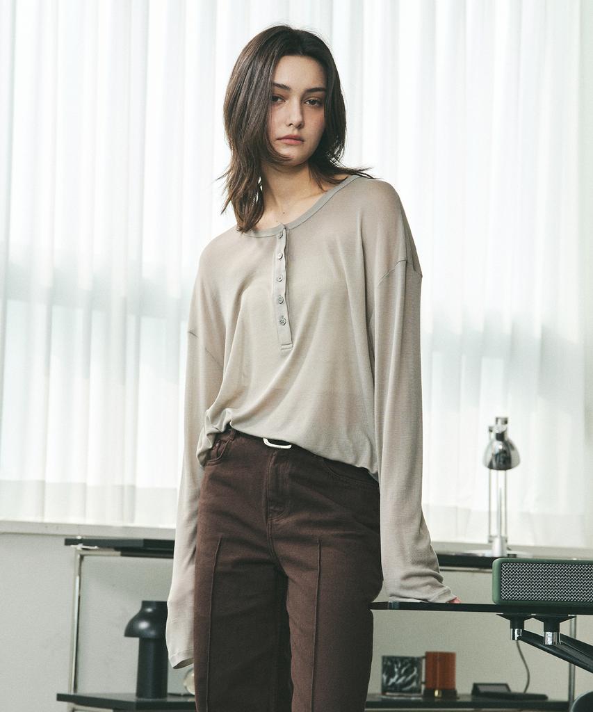ROIROI Loose Fit Tencel Henley Neck Long Sleeve Tee - Khaki