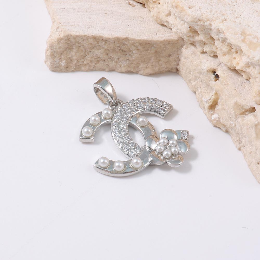 Elegant Retro-Style Zirconia & Pearl Pendant with Double C Design