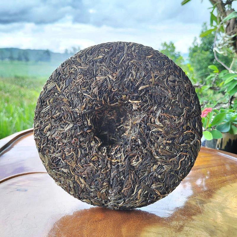 357 г Чай Иу Пуэр Сырой чай Чай с изогнутым бантом Чай из древнего дерева Чай Юньнань Семь пирожных